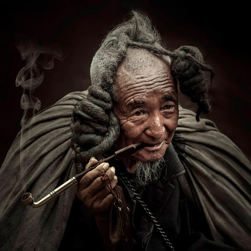 The two knots of yi elderly
