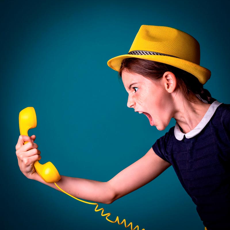 Telephone jaune